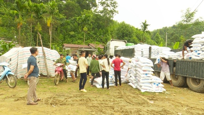 HỘI NÔNG DÂN HUYỆN THANH SƠN CUNG ỨNG PHÂN BÓN SUPE LÂM THAO CHẬM TRẢ CHO NÔNG DÂN