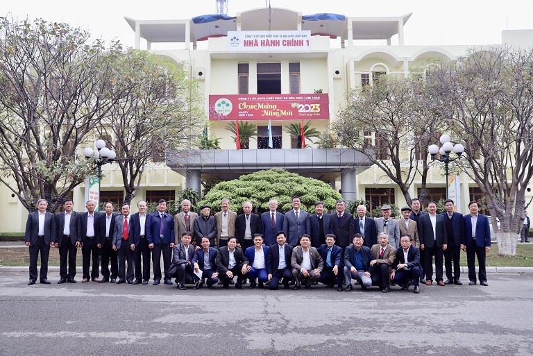 GẶP MẶT CHÚC TẾT LÃNH ĐẠO TIỀN NHIỆM CÔNG TY NHÂN DỊP TẾT NGUYÊN ĐÁN QUÝ MÃO 2023