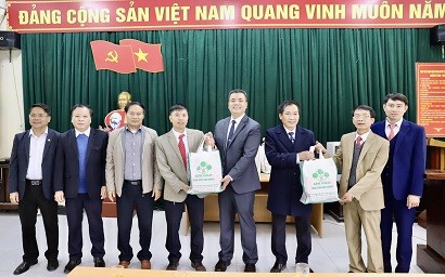 Lãnh đạo Công ty thăm, tặng quà và chúc Tết các đơn vị trong Công ty