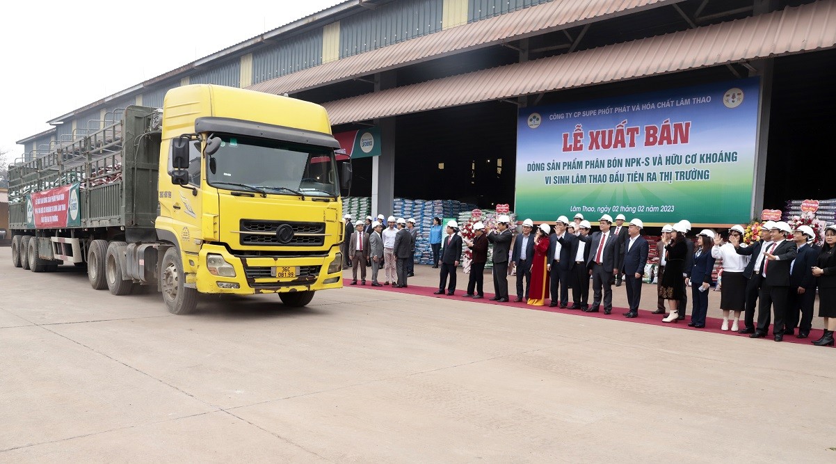 Công ty xuất bán dòng sản phẩm phân bón mới NPK-S vi sinh và Hữu cơ khoáng vi sinh Lâm Thao đầu tiên ra thị trường.