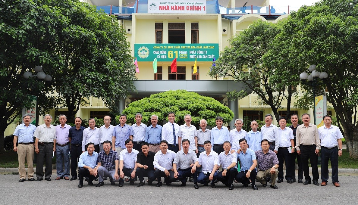 Gặp mặt Lãnh đạo tiền nhiệm nhân dịp kỷ niệm 61 năm Ngày Công ty bước vào sản xuất (24/6/1962 – 24/6/2023)