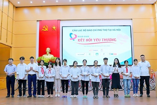 Supe Lâm Thao đồng hành cùng chương trình Kết nối yêu thương.