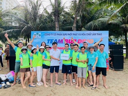 Supe Lâm Thao tổ chức tham quan du lịch cho người lao động