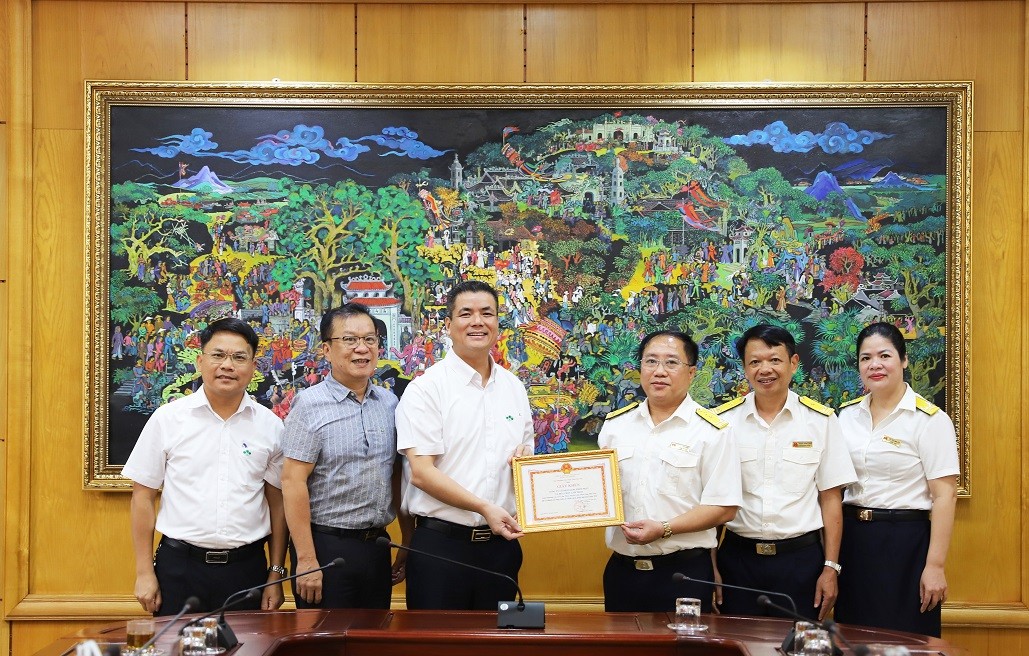 Supe Lâm Thao được Cục thuế tỉnh Phú Thọ tặng Bằng khen thực hiện tốt chính sách pháp luật về thuế