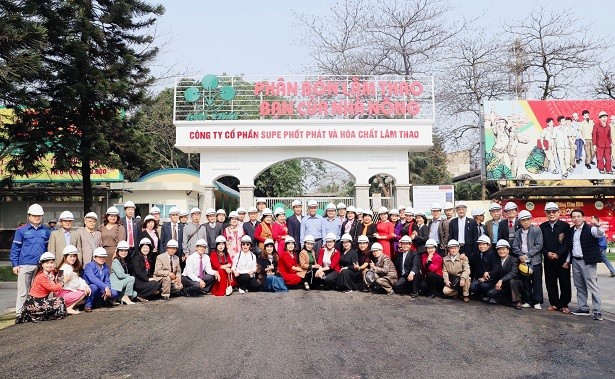 Câu Lạc Bộ Thơ ca Supe – Hùng Sơn đến thăm và làm việc tại Công ty