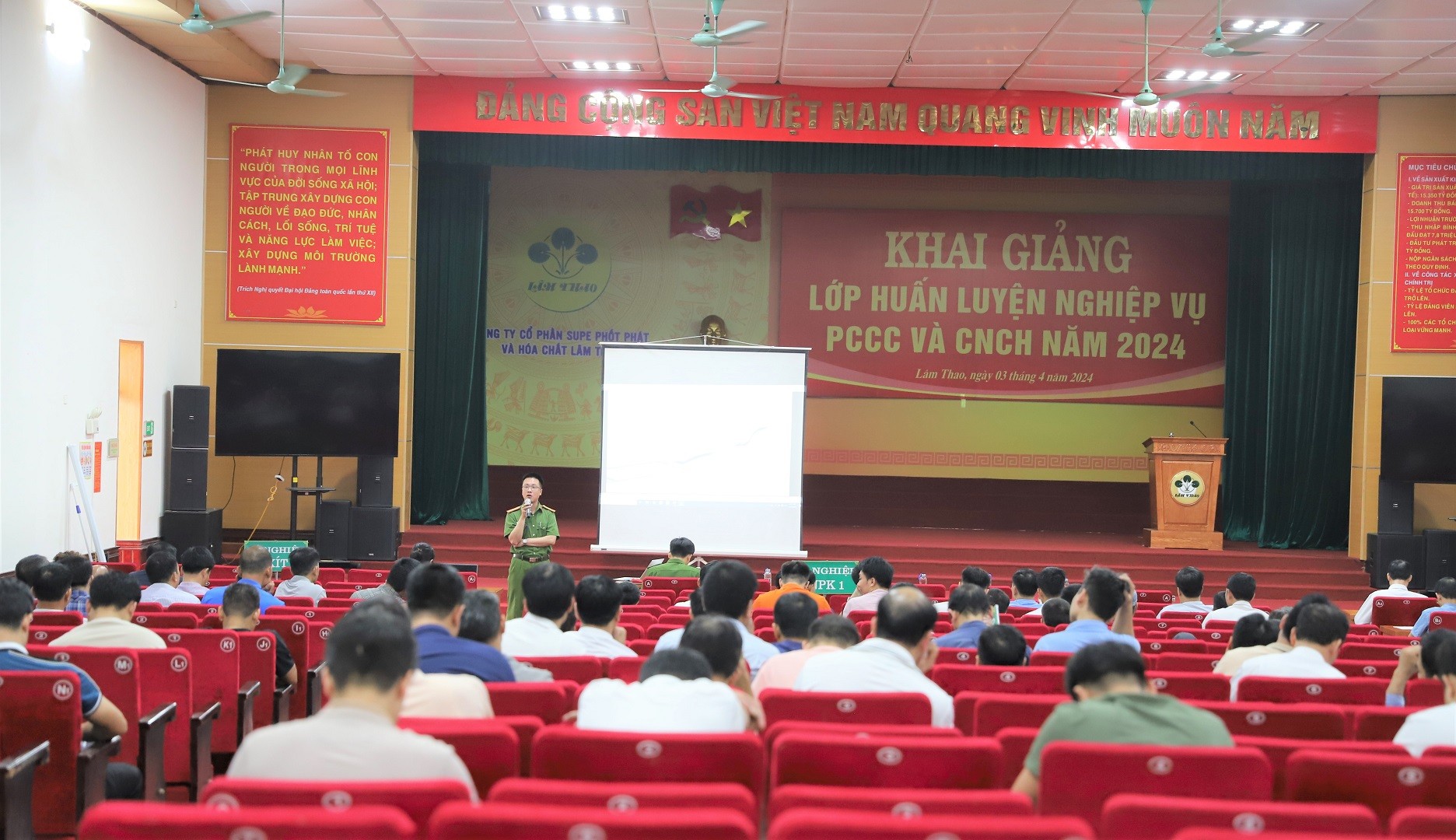 Tổ chức khai giảng lớp huấn luyện nghiệp vụ PCCC và CNCH năm 2024