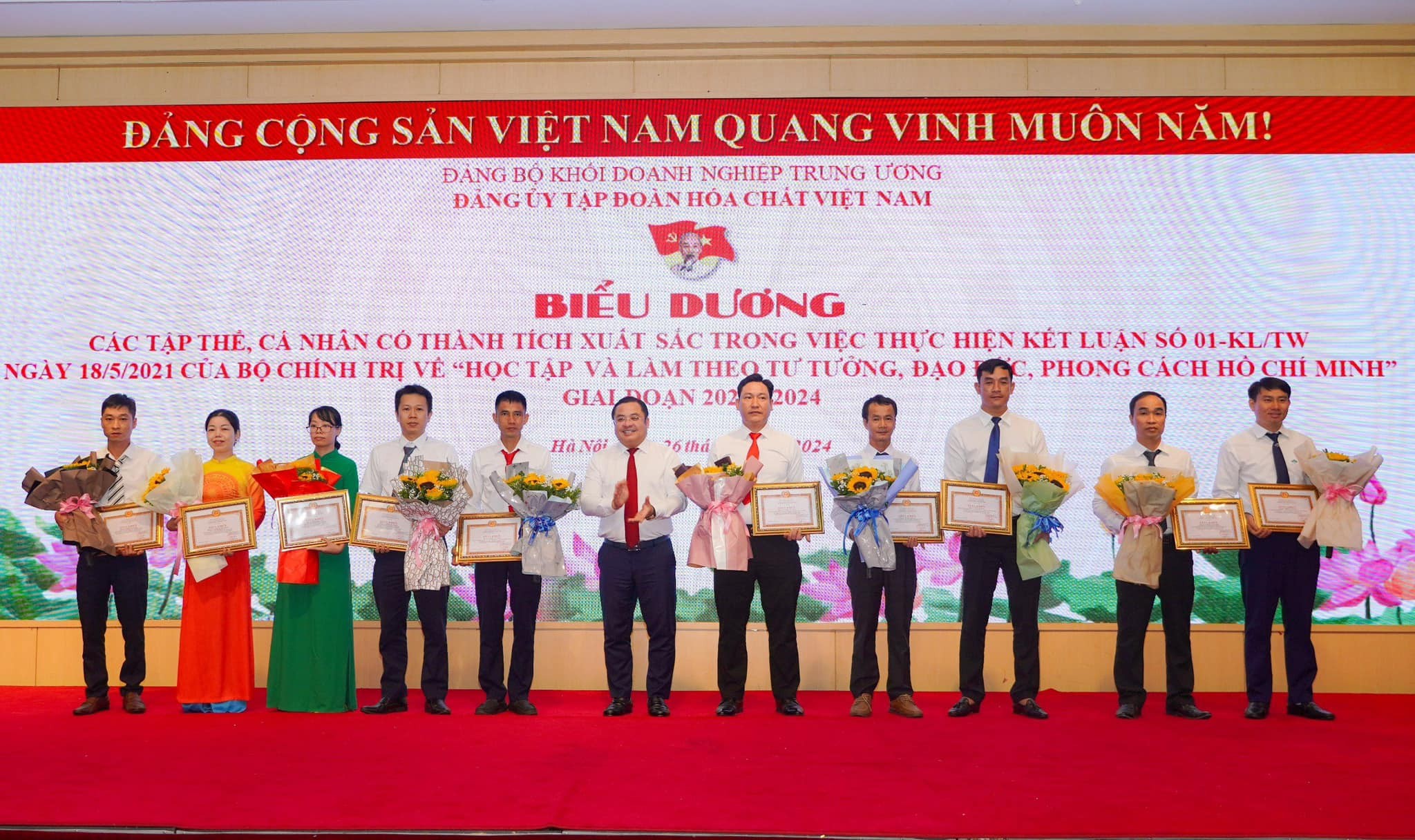 ĐẢNG UỶ SUPE LÂM THAO CÓ NHIỀU CÁ NHÂN VÀ TẬP THỂ ĐƯỢC ĐẢNG UỶ TẬP ĐOÀN HOÁ CHẤT VIỆT NAM KHEN THƯỞNG.