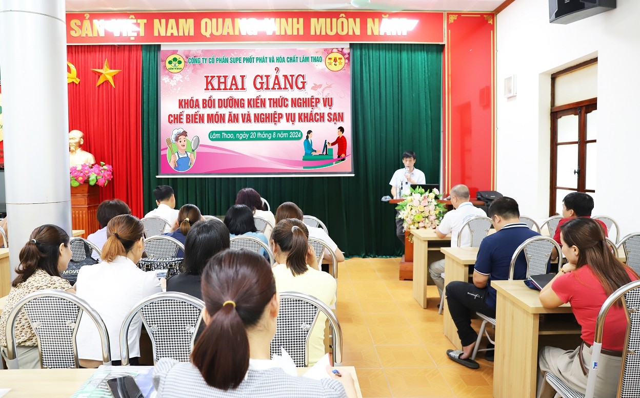 KHAI GIẢNG LỚP BỒI DƯỠNG NGHIỆP VỤ CHẾ BIẾN MÓN ĂN VÀ NGHIỆP VỤ KHÁCH SẠN