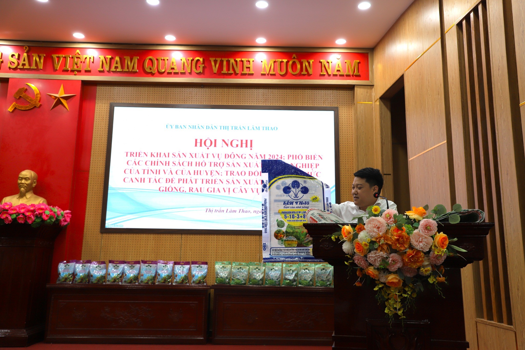 [HỘI NGHỊ] – SUPE LÂM THAO THAM DỰ HỘI NGHỊ CỦA UBND THỊ TRẤN LÂM THAO