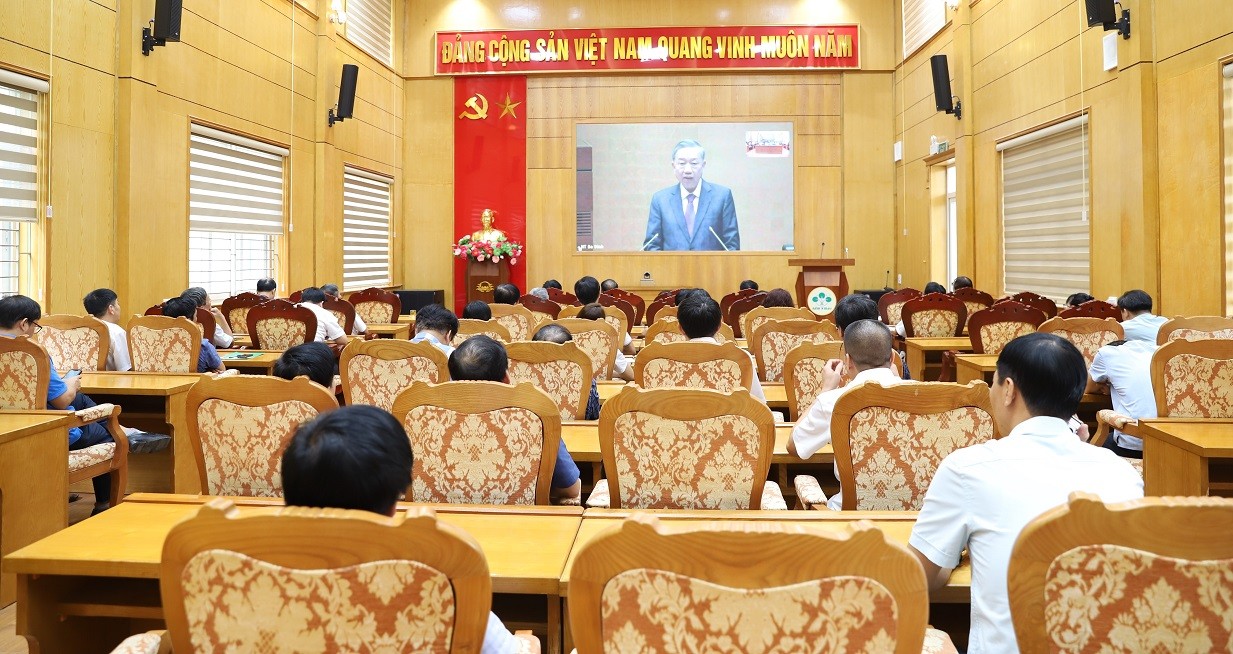 Hội nghị toàn quốc quán triệt, triển khai thực hiện Nghị quyết Trung ương 10, khóa XIII