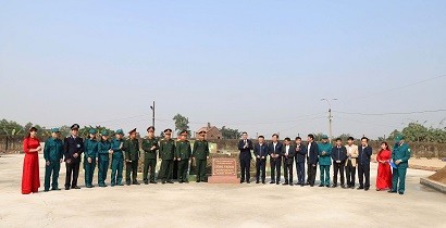 BÀN GIAO VÀ GẮN BIỂN CÔNG TRÌNH “TRẬN ĐỊA PHÁO PHÒNG KHÔNG 37mm-1".