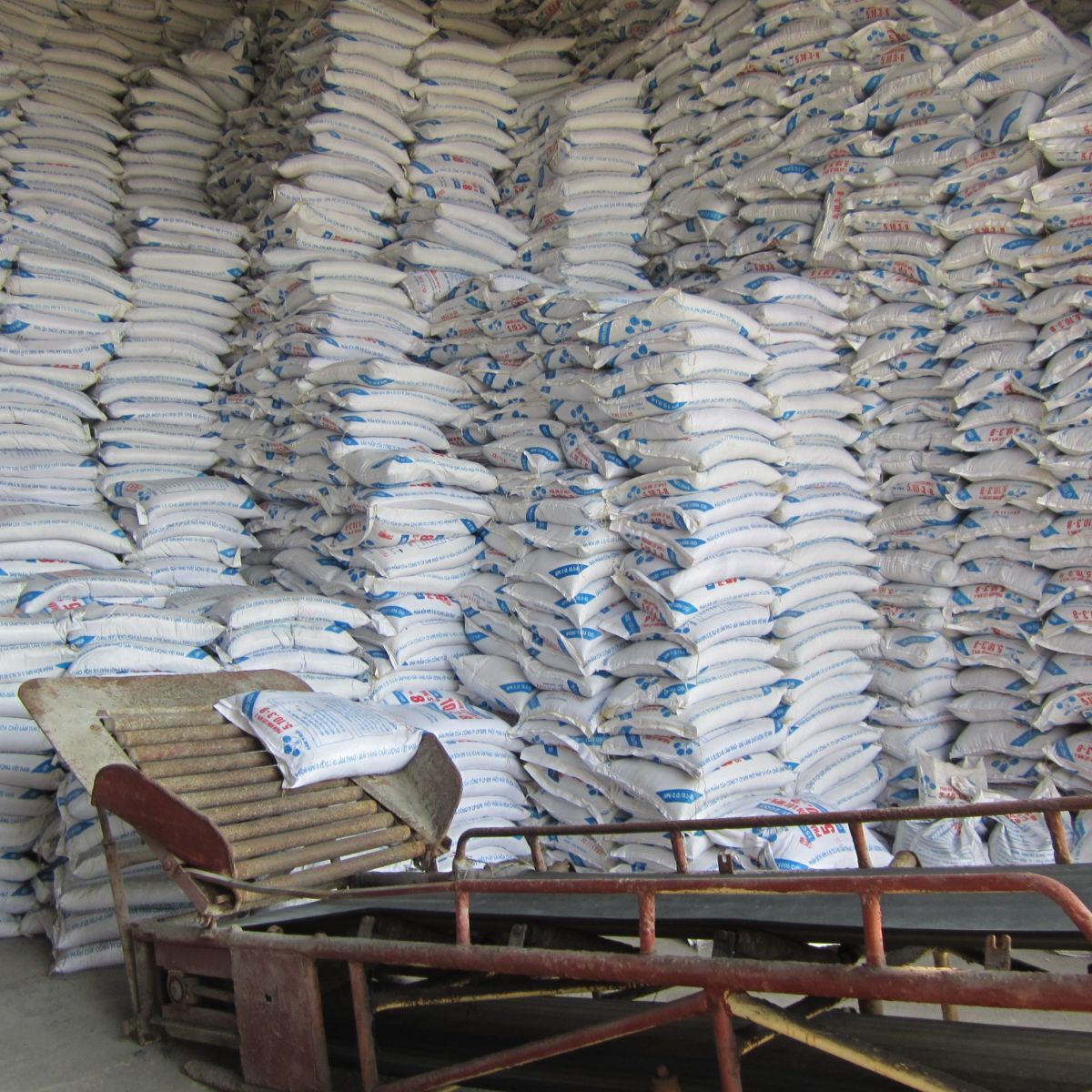 Kho hàng Phân bón Supe Lâm Thạo 